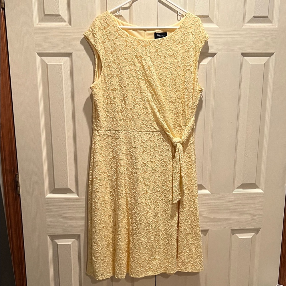 Chic Yellow Lace Midi Dress